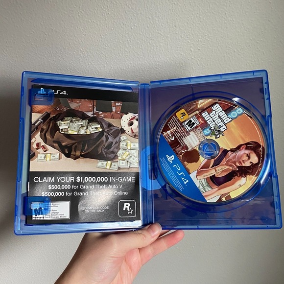 Grand Theft Auto V Five PS4 Video Game Disc Case Manual Map Included - Picture 3 of 5